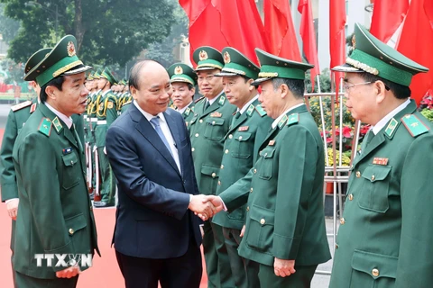 Thủ tướng Nguyễn Xuân Phúc với đại biểu. (Ảnh: Thống Nhất/TTXVN)