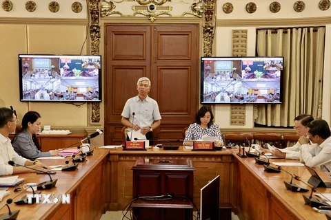 Ông Võ Văn Hoan, Phó Chủ tịch Ủy ban Nhân dân Thành phố Hồ Chí Minh phát biểu tại cuộc họp Ban chỉ đạo phòng, chống dịch COVID-19. (Ảnh: TTXVN phát)