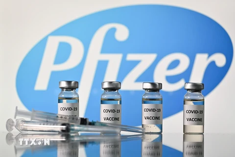 Vắcxin ngừa bệnh viêm đường hô hấp cấp COVID-19 của Pfizer/BioNTech. (Ảnh: AFP/TTXVN)