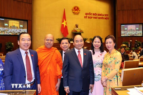 Thủ tướng Nguyễn Xuân Phúc và các đại biểu Quốc hội dự khai mạc kỳ họp lần thứ 11. (Ảnh: Thống Nhất/TTXVN)