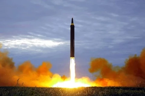Một vụ phóng thử tên lửa do Triều Tiên thực hiện. (Ảnh: AP) 