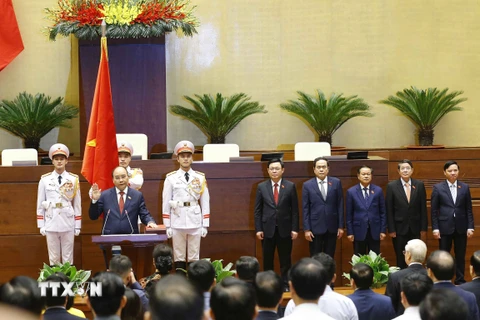 Chủ tịch nước Nguyễn Xuân Phúc tuyên thệ nhậm chức. (Ảnh: Doãn Tấn/TTXVN)