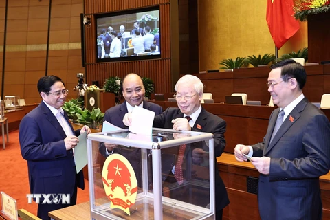 Tổng Bí thư Nguyễn Phú Trọng và các lãnh đạo Đảng, Nhà nước bỏ phiếu bầu Phó Chủ tịch nước. (Ảnh: TTXVN)