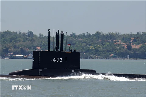 Ảnh (tư liệu): Tàu ngầm KRI Nanggala 402 khởi hành từ căn cứ hải quân ở thành phố cảng Surabaya, đảo Java, Indonesia. (Ảnh: AFP/TTXVN)