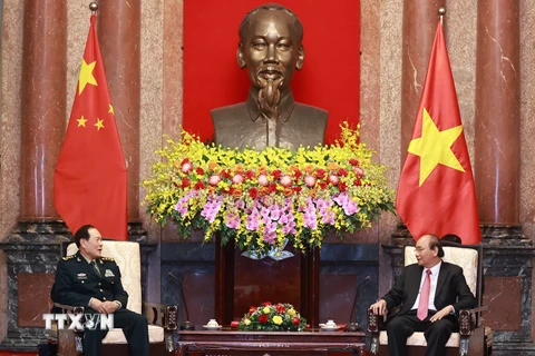 Chủ tịch nước Nguyễn Xuân Phúc tiếp Bộ trưởng Quốc phòng Trung Quốc Ngụy Phượng Hòa. (Ảnh: Thống Nhất/TTXVN) 