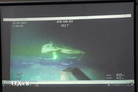 Hình ảnh mảnh vỡ tàu ngầm bị chìm KRI Nanggala-402, do thiết bị vận hành tự động ghi lại, được hải quân Indonesia công bố trong cuộc họp báo ở Ngurah Rai thuộc Bali, Indonesia, ngày 25/4/2021. (Ảnh: THX/TTXVN)