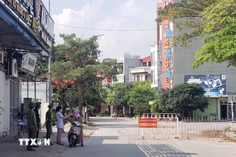 Một chốt cách ly y tế tại khu đô thị Đồng Sơn, thành phố Phúc Yên (Vĩnh Phúc). (Ảnh: Hoàng Hùng/TTXVN) 