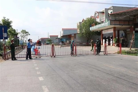 Chốt kiểm soát dịch COVID-19 tại xã Nghĩa Đạo, huyện Thuận Thành, tỉnh Bắc Ninh. (Ảnh: Thanh Thương/TTXVN) 