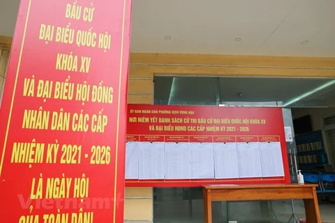 Danh sách cử tri bầu cử được niêm yết công khai. (Ảnh: Minh Sơn/Vietnam+)