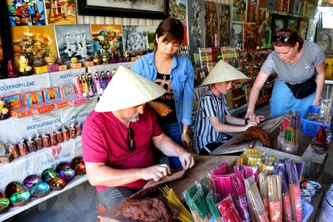 Làng hương Thủy Xuân - Địa điểm du lịch đặc sắc thu hút du khách ở cố đô Huế. (Ảnh: Tường Vi/TTXVN)