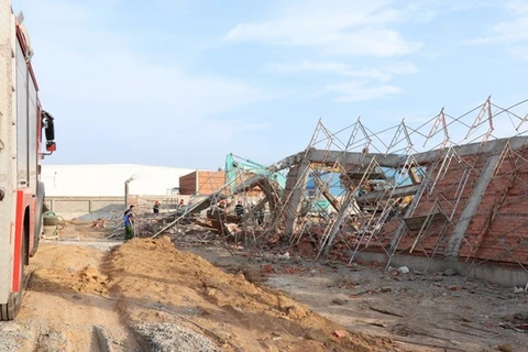 Hiện trường vụ tai nạn sập tường bao làm 10 người chết ở Đồng Nai ngày 14/52020. (Ảnh: Sỹ Tuyên/TTXVN)