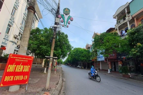 Đường phố ở thành phố Bắc Giang vắng vẻ do dịch. (Ảnh: Danh Lam/TTXVN) 