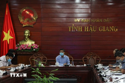 Ông Đồng Văn Thanh, Chủ tịch UBND tỉnh Hậu Giang, phát biểu tại cuộc họp. (Ảnh: Hồng Thái/TTXVN)