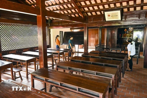 Lớp học đơn sơ, nơi thầy giáo Nguyễn Tất Thành (sau này là Chủ tịch Hồ Chí Minh) từng dạy học. (Ảnh: Hồng Hiếu/TTXVN) 