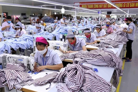 Sản xuất hàng dệt may xuất khẩu. (Nguồn: TTXVN)