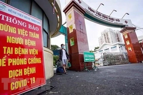 Bệnh viện Bệnh nhiệt đới Thành phố Hồ Chí Minh tạm dừng việc thăm người bệnh nhằm phòng, chống dịch COVID-19. (Ảnh: Thu Hương/TTXVN) 