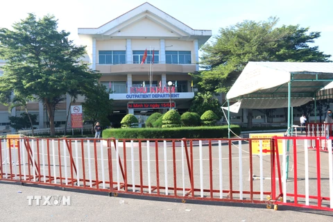 Phong tỏa tạm thời Khoa Sản của Bệnh viện Đa khoa tỉnh Bình Thuận và Bệnh viện cũng không tiếp nhận bệnh nhân mới trong vòng 3 ngày kể từ 24/6. (Ảnh: Nguyễn Thanh/TTXVN) 