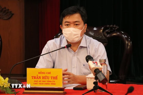 Chủ tịch Ủy ban Nhân dân tỉnh Phú Yên Trần Hữu Thế phát biểu tại cuộc họp. (Ảnh: Phạm Cường/TTXVN)