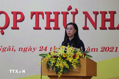 Bà Bùi Thị Quỳnh Vân, Chủ tịch HĐND tỉnh Quảng Ngãi khóa XIII, nhiệm kỳ 2021-2026 phát biểu. (Ảnh: Sỹ Thắng/TTXVN)