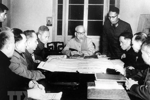 Ngày 28/12/1967, Bộ Chính trị họp phiên đặc biệt, do Chủ tịch Hồ Chí Minh chủ trì, chính thức thông qua kế hoạch chiến lược năm 1968, mở cuộc Tổng tiến công Tết Mậu Thân 1968 là nhằm giáng một đòn quyết liệt vào ý chí xâm lược của đế quốc Mỹ, buộc Mỹ phải