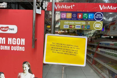 Thông báo của một cửa hàng thuộc chuỗi siêu thị VinMart (Ảnh: CTV)