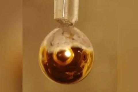 Các nhà khoa học Séc đã biến nước tinh khiết thành kim loại vàng. (Nguồn: livescience.com)