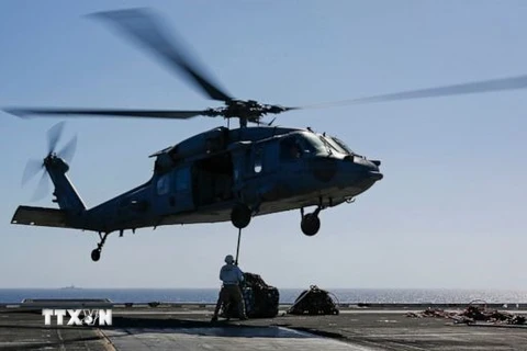Ảnh (tư liệu): Một máy bay trực thăng MH-60S của Hải quân Mỹ. (Ảnh: ABC7/TTXVN)