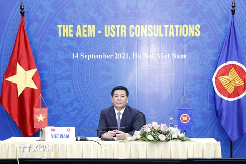 Bộ trưởng Bộ Công Thương Nguyễn Hồng Diên làm trưởng đoàn tham dự hội nghị tại điểm cầu Hà Nội. (Ảnh: Trần Việt/TTXVN) 