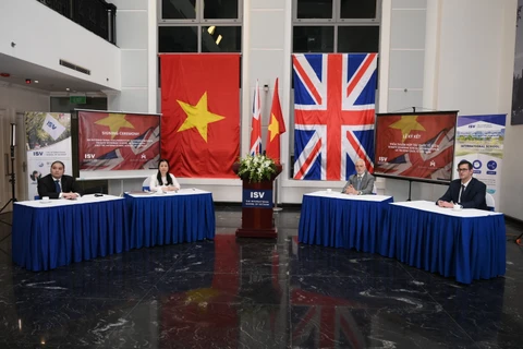 Hình ảnh buổi lễ ký kết tại Trường Quốc tế Việt Nam. (Nguồn: Vietnam+)