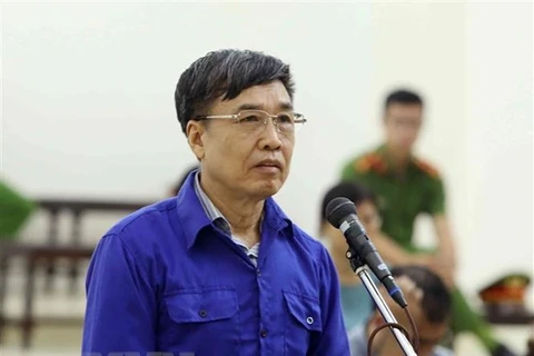 Bị cáo Lê Bạch Hồng (sinh năm 1954, nguyên Thứ trưởng Bộ Lao động-Thương binh và Xã hội, nguyên Tổng Giám đốc Bảo hiểm Xã hội Việt Nam tại phiên xét xử sơ thẩm tháng 9/2019. (Ảnh: Văn Điệp/TTXVN)