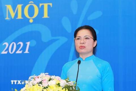Bà Hà Thị Nga, Ủy viên Trung ương Đảng, Chủ tịch Hội Liên hiệp Phụ nữ Việt Nam phát biểu khai mạc hội nghị. (Ảnh: Phương Hoa/TTXVN)