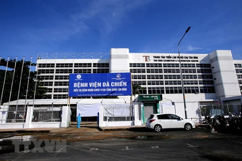 Bệnh viện dã chiến điều trị bệnh nhân COVID-19 đa tầng quận Tân Bình. (Ảnh: Thành Chung/TTXVN)