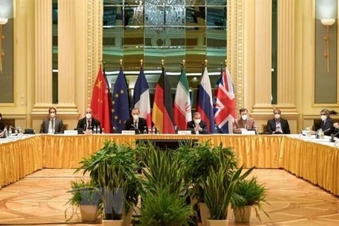 Toàn cảnh cuộc đàm phán giữa đại diện các cường quốc và Iran nhằm khôi phục thỏa thuận hạt nhân JCPOA tại Vienna, Áo ngày 20/4. (Ảnh: IRNA/TTXVN) 