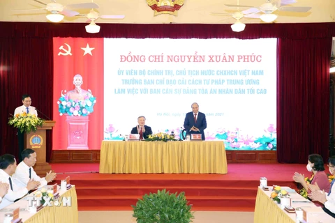 Chủ tịch nước Nguyễn Xuân Phúc phát biểu tại buổi làm việc với Ban Cán sự đảng Tòa án Nhân dân tối cao. (Ảnh: Phạm Kiên/TTXVN) 