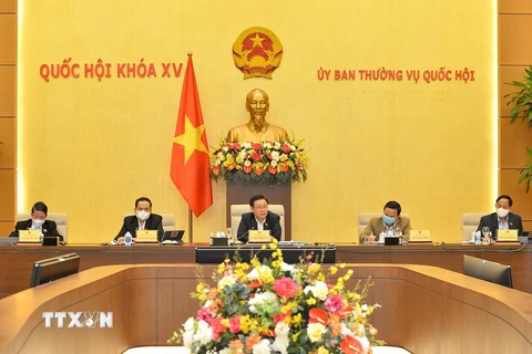 Chủ tịch Quốc hội Vương Đình Huệ chủ trì cuộc họp. (Ảnh: TTXVN) 