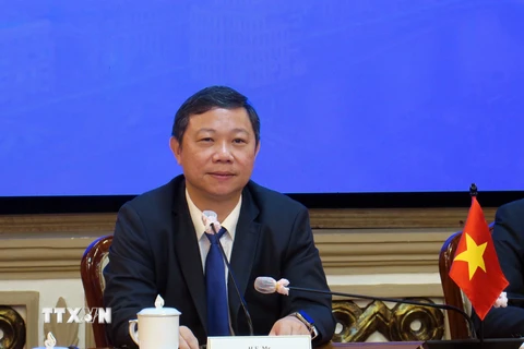 Phó Chủ tịch UBND Thành phố Hồ Chí Minh Dương Anh Đức phát biểu tại buổi hội đàm. (Ảnh: Xuân Khu/TTXVN)