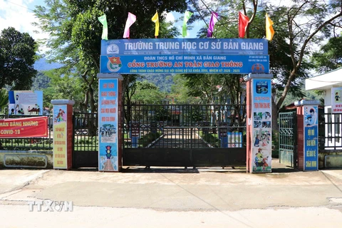 Hai học sinh đầu tiên dương tính với SARS-CoV-2 tại ổ dịch xã Bản Giang, huyện Tam Đường, tỉnh Lai Châu. (Ảnh: Nguyễn Oanh/TTXVN)