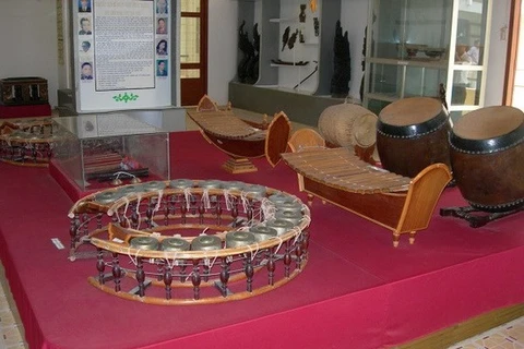 Một số hiện vật được trưng bày tại Bảo tàng Văn hóa Dân tộc Khmer. (Nguồn: travinh.gov.vn)