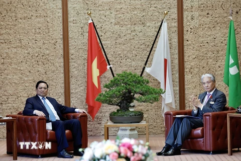 Thủ tướng Phạm Minh Chính gặp Ngài Fukuda Tomikazu, Thống đốc tỉnh Tochigi. (Ảnh: Dương Giang/TTXVN)
