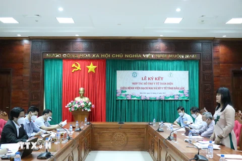 Quang cảnh buổi làm việc giữa Ủy ban Nhân dân tỉnh Đắk Lắk với Tổ công tác của Bộ Y tế về công tác phòng, chống dịch COVID-19 trên địa bàn tỉnh. (Ảnh: Tuấn Anh/TTXVN) 