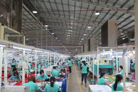 Hoạt động sản xuất tại nhà máy của công ty TNHH Victory International (Việt Nam) đã được hồi phục bình thường. (Ảnh: Minh Hưng/TTXVN) 