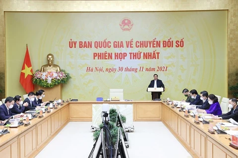 Thủ tướng Phạm Minh Chính, Chủ tịch Ủy ban quốc gia về chuyển đổi số chủ trì họp phiên thứ nhất của ủy ban. (Ảnh: Dương Giang/TTXVN) 