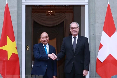 Chủ tịch nước Nguyễn Xuân Phúc và Tổng thống Liên bang Thụy Sỹ Guy Parmelin. (Ảnh: Thống Nhất/TTXVN) 