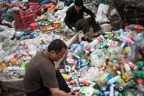 Rác thải nhựa tại ngoại ô Bắc Kinh (Trung Quốc). (Ảnh: AFP/TTXVN) 