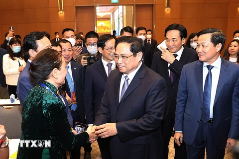 Thủ tướng Phạm Minh Chính với các đại biểu kiều bào dự Xuân quê hương năm 2022. (Ảnh: Dương Giang/TTXVN) 