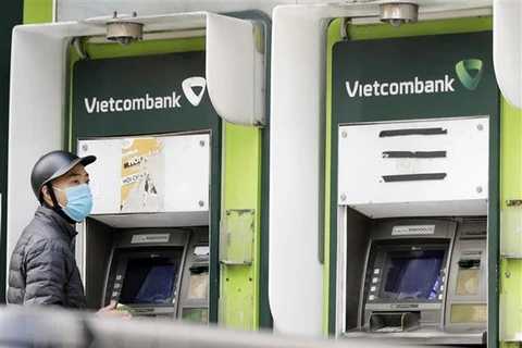 Một điểm rút tiền bằng thẻ ATM của Vietcombank. (Ảnh: Trần Việt/TTXVN)