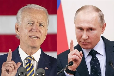 Tổng thống Mỹ Joe Biden (trái) và Tổng thống Nga Vladimir Putin (phải). (Ảnh: AFP/TTXVN)