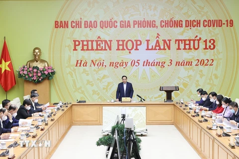 Thủ tướng Phạm Minh Chính yêu cầu lãnh đạo các bộ, ngành, địa phương tập trung đánh giá những vấn đề đặt ra khi số ca mắc tăng cao, cũng như những vấn đề mới để có giải pháp phòng chống dịch phù hợp. (Ảnh: Dương Giang/TTXVN) 