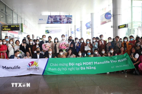 Đoàn khách MICE được chào đón tại Sân bay Quốc tế Đà Nẵng. (Ảnh: Trần Lê Lâm/TTXVN)