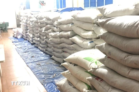 Các bao đường cát bị thu giữ tại cơ sở kinh doanh của bà Bùi Thị Thanh Vân tại đường Nguyễn Du, khu phố 1, phường Xuân An, thành phố Long Khánh. (Ảnh: TTXVN phát)